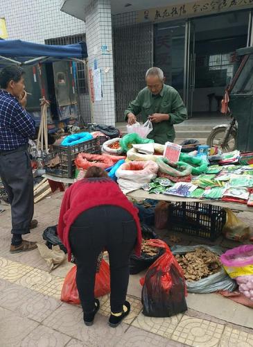 镇上做生意赚钱_集镇上适合做什么小生意_镇上生意难做