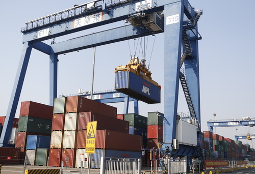 海运价格飙升，外贸厂家抱怨“箱忧”